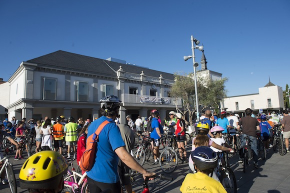 Más de mil personas participan en le Fiesta de la Bici