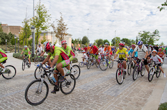 Más de 360 personas pedalean en el Día de la Bicicleta
