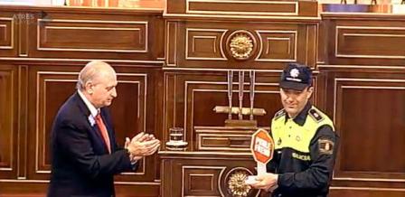 Un policía de Pozuelo recibe el `Premio Ciudadano Ponle Freno 2013´