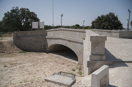 El Puente de Piedra recupera su aspecto original