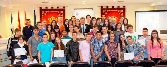 Los alumnos de PCPI reciben un diploma por su esfuerzo