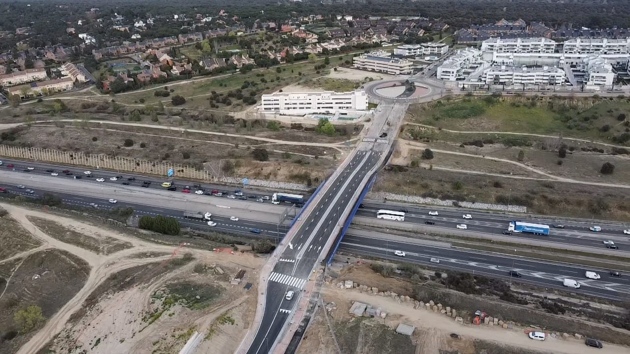Nuevo carril de conexión entre Viñas Viejas y El Encinar para descongestionar el tráfico de la M-513
