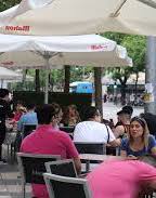 Cierre a la una y más personas por mesa en Madrid 