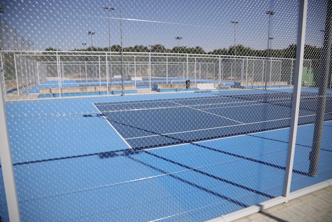 Suelo nuevo para las siete pistas de tenis del Complejo Deportivo Municipal Ángel Nieto