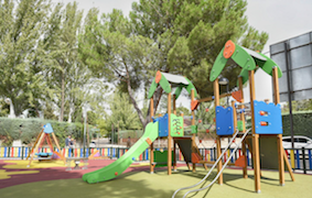 Nueva zona de juegos infantiles en la urbanización de Valdecabañas de Boadilla