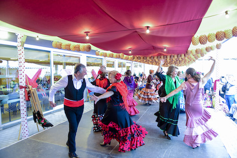 Feria de Abril en el centro de mayores Juan González de Uzqueta