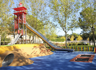 El parque Alejandro de la Sota estrena zona de juegos para niños con y sin discapacidad