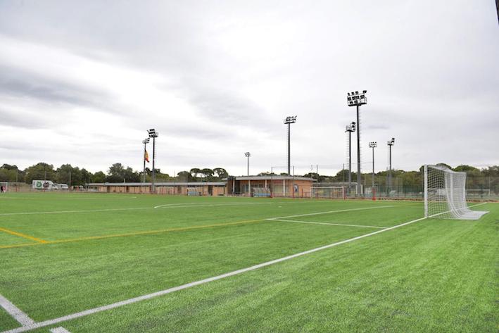 Los campos de fútbol del Complejo Deportivo Municipal Ángel Nieto estrenan césped